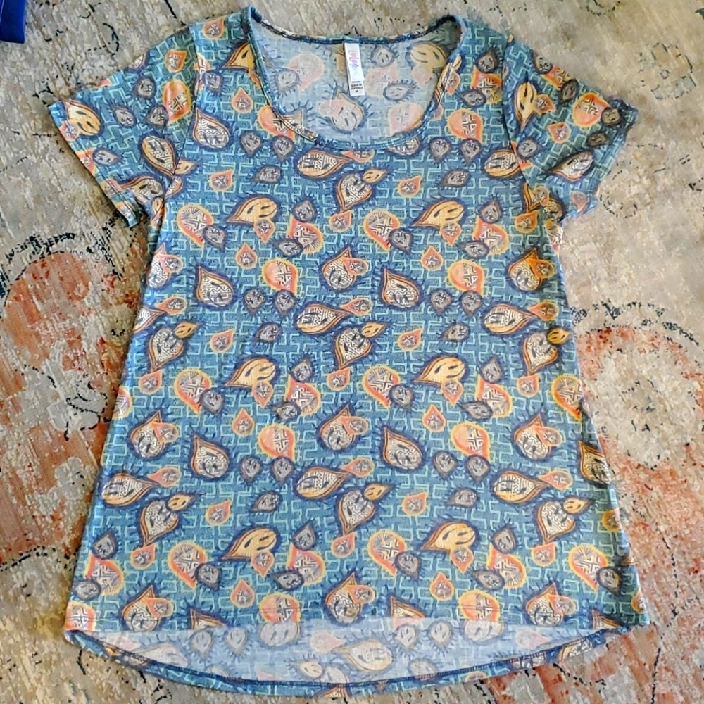 Lularoe shirt size M